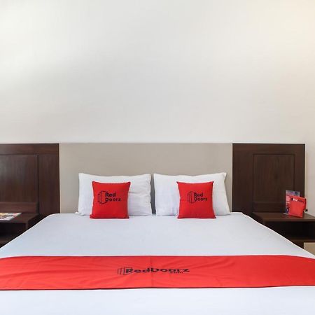 Reddoorz Plus Near Mall Roxy Banyuwangi Banyuwangi  Exterior foto