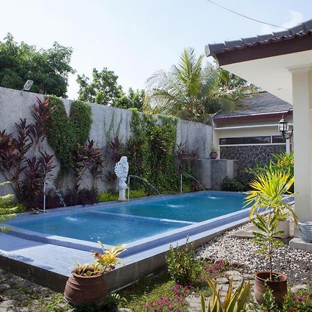 Reddoorz Plus Near Mall Roxy Banyuwangi Banyuwangi  Exterior foto