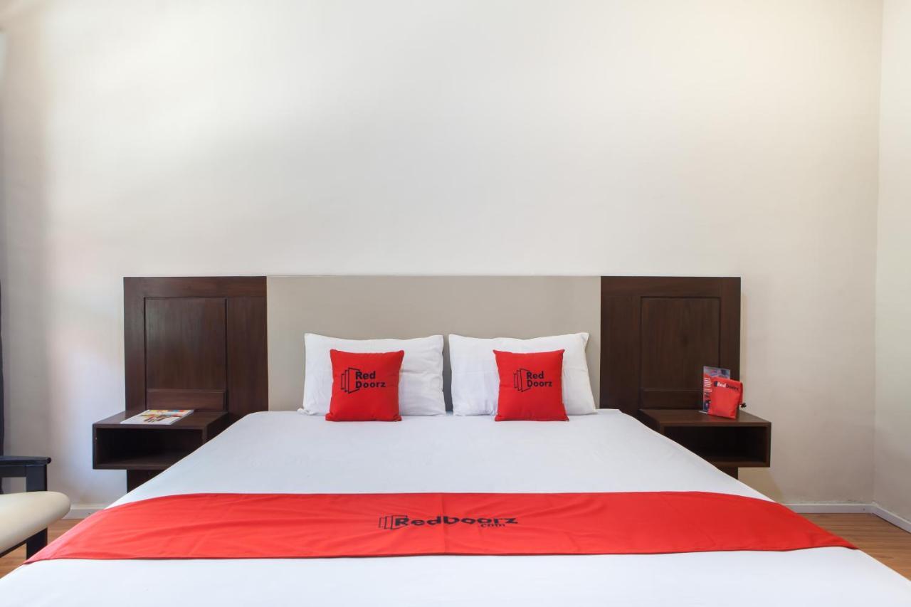 Reddoorz Plus Near Mall Roxy Banyuwangi Banyuwangi  Exterior foto
