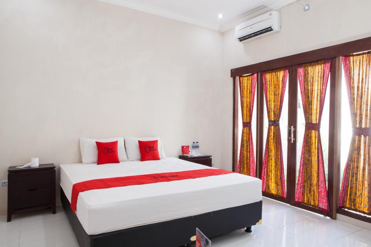 Reddoorz Plus Near Mall Roxy Banyuwangi Banyuwangi  Exterior foto