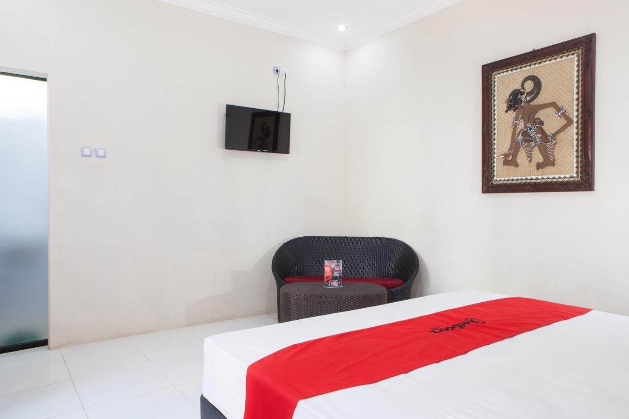 Reddoorz Plus Near Mall Roxy Banyuwangi Banyuwangi  Exterior foto