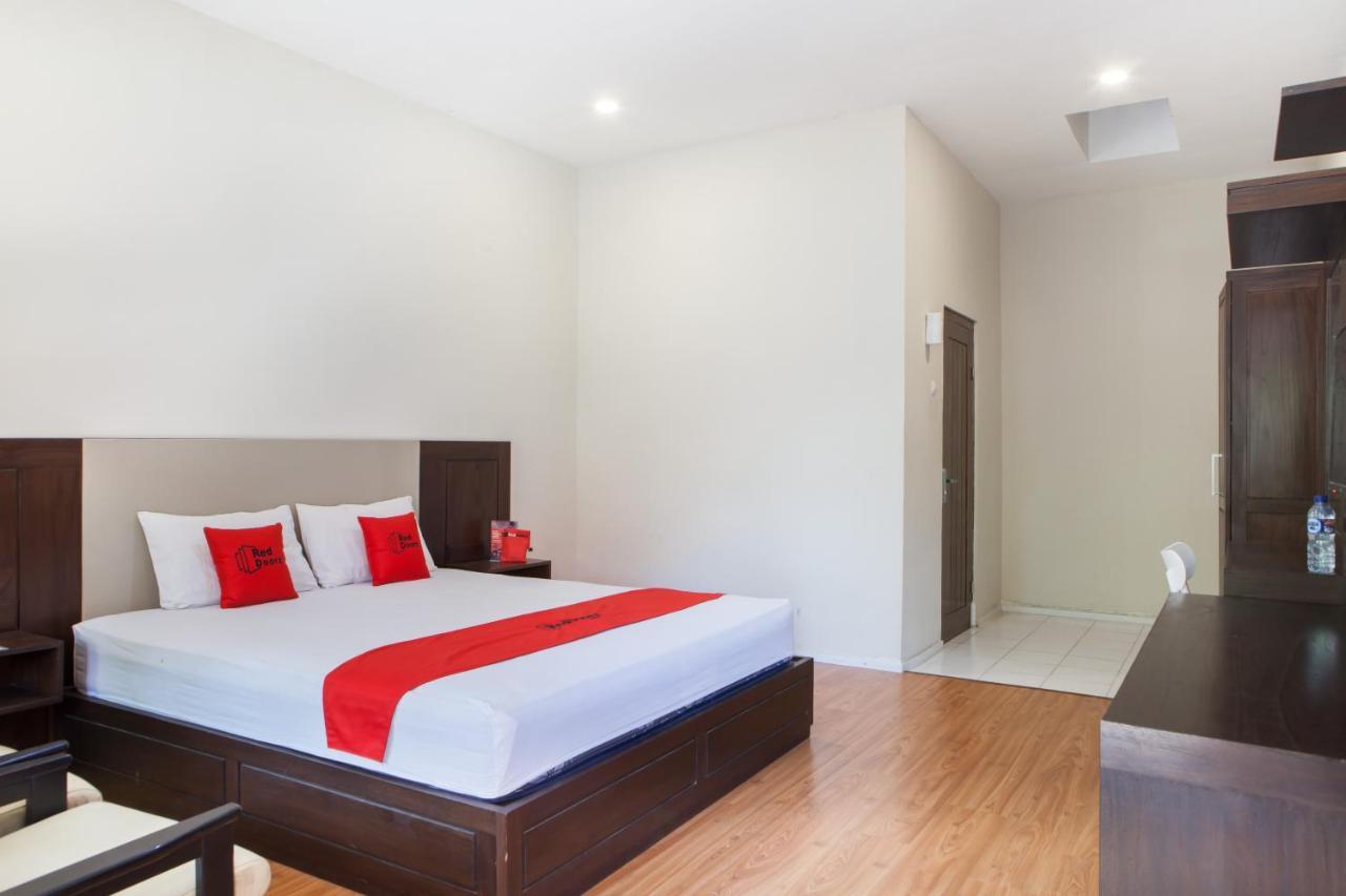 Reddoorz Plus Near Mall Roxy Banyuwangi Banyuwangi  Exterior foto