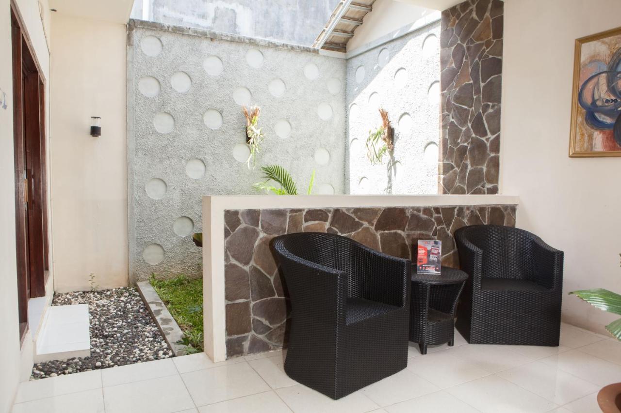 Reddoorz Plus Near Mall Roxy Banyuwangi Banyuwangi  Exterior foto