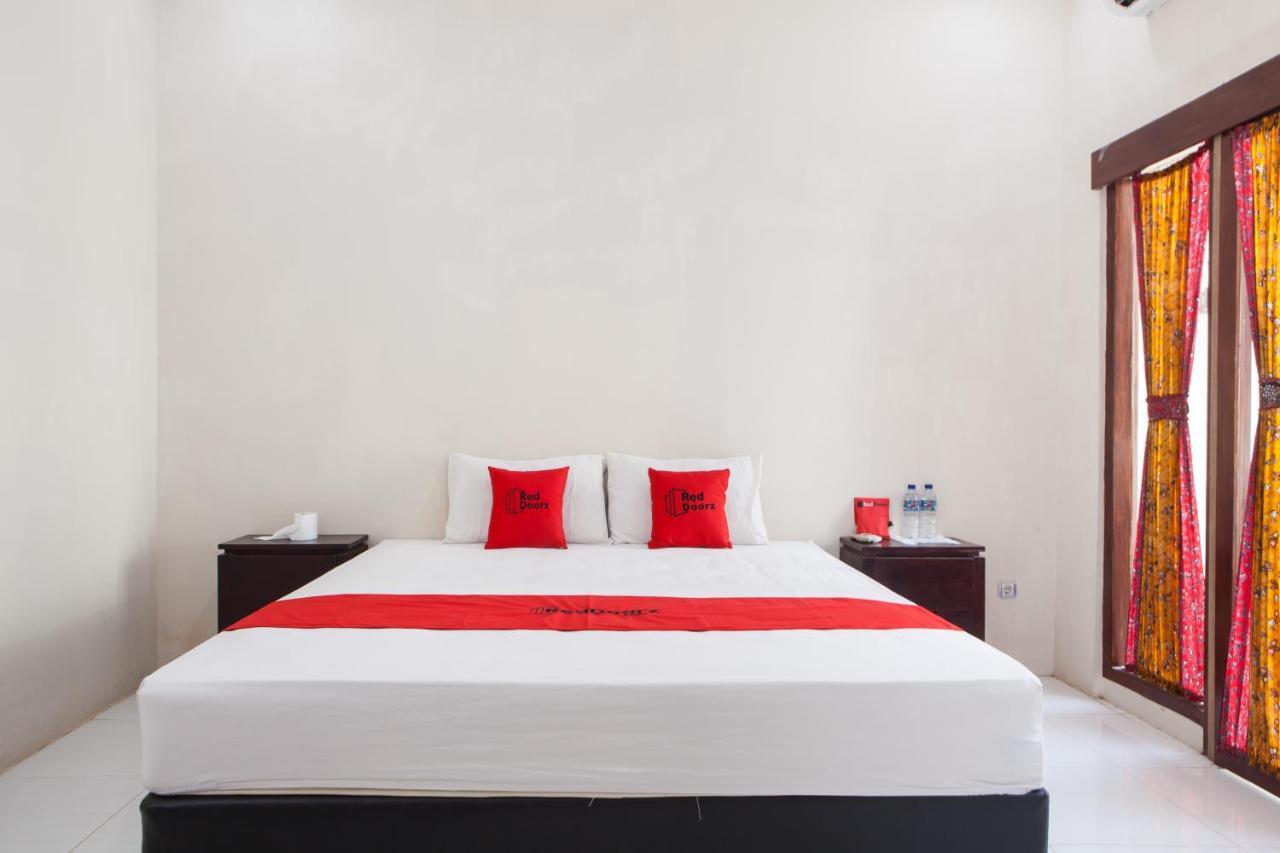 Reddoorz Plus Near Mall Roxy Banyuwangi Banyuwangi  Exterior foto