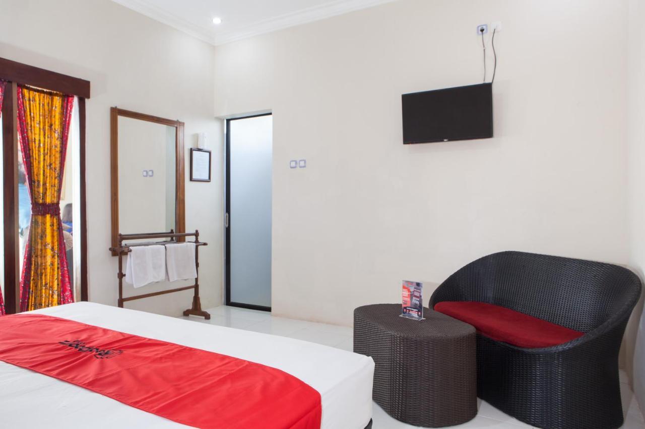 Reddoorz Plus Near Mall Roxy Banyuwangi Banyuwangi  Exterior foto
