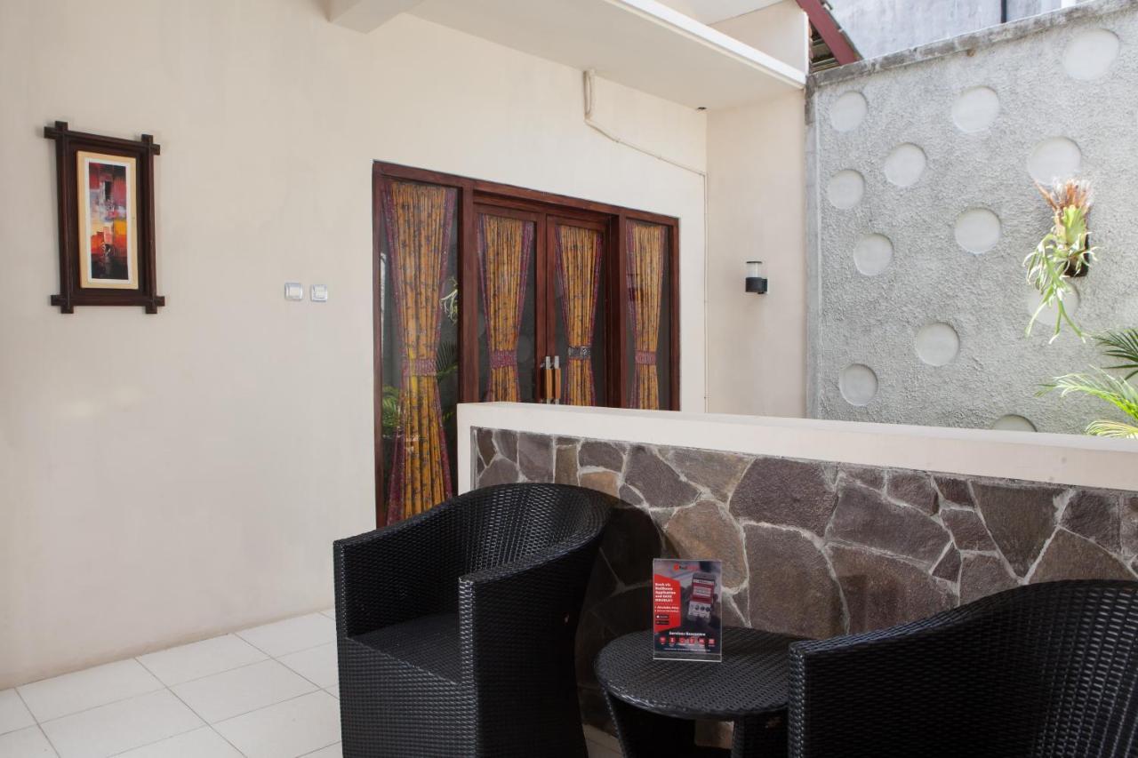 Reddoorz Plus Near Mall Roxy Banyuwangi Banyuwangi  Exterior foto