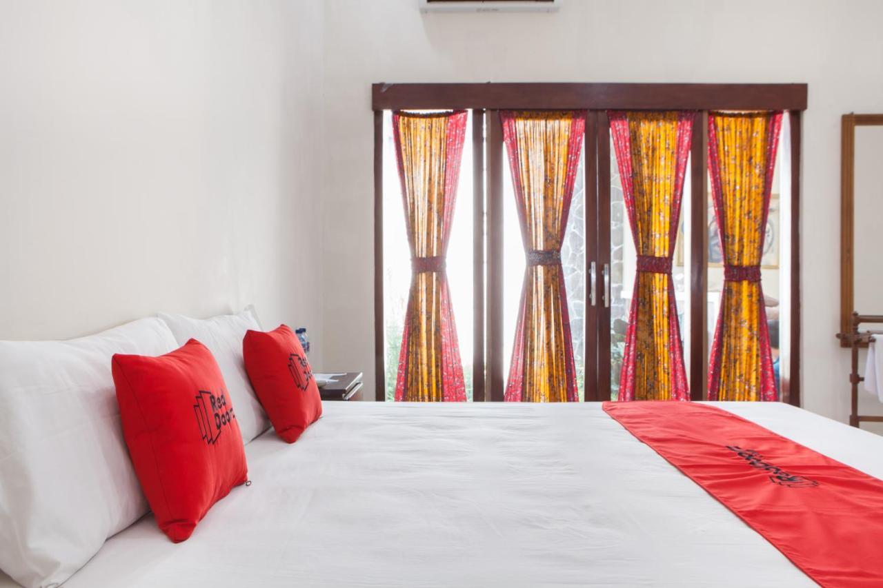 Reddoorz Plus Near Mall Roxy Banyuwangi Banyuwangi  Exterior foto